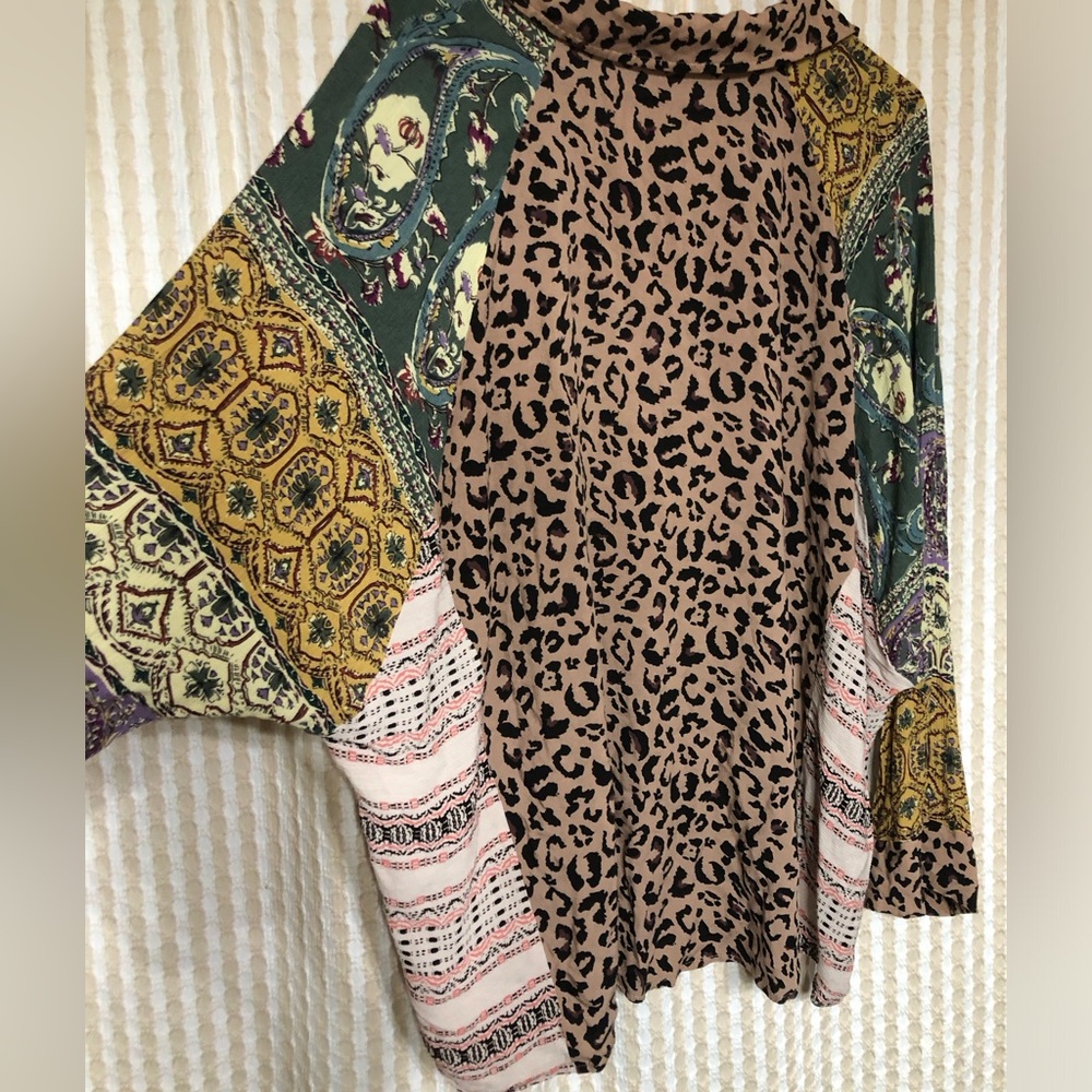 GiGiO Leopard Print Women's Top - Brown and Green - Picture 3 of 3
